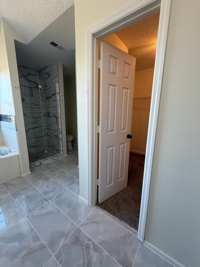 Building Photo - 4 bed | 2.5 bath | 2,630 sq ft