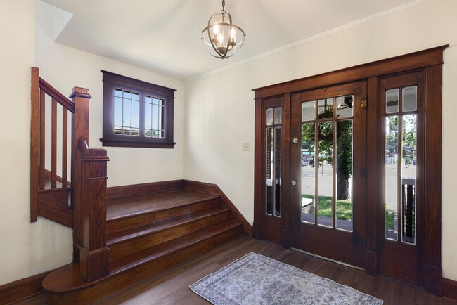 Building Photo - 401 S Buchanan St