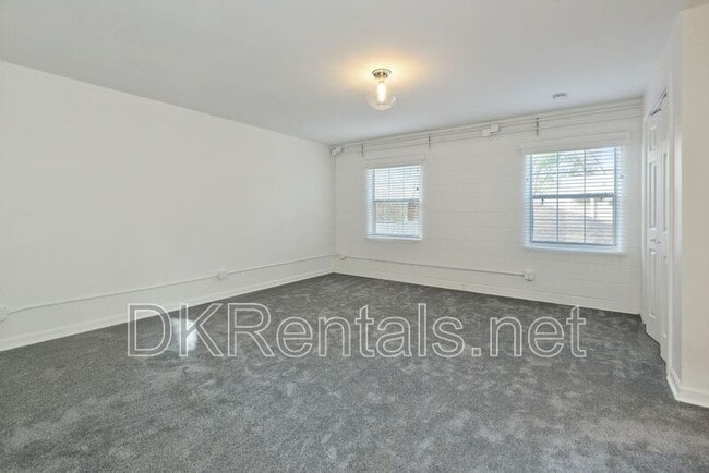 Building Photo - 1448 Iverson St NE