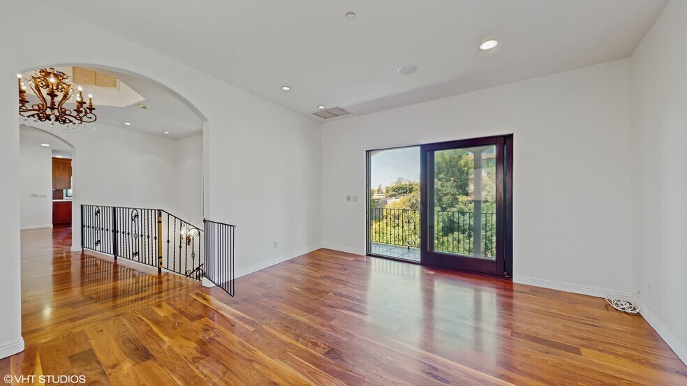 Building Photo - 3311 Deronda Dr