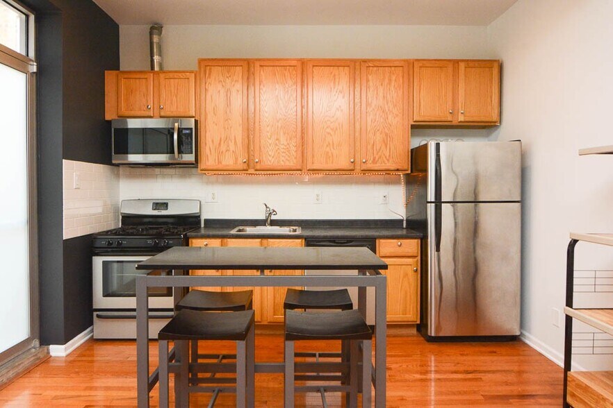 Building Photo - 1450 W Blackhawk St