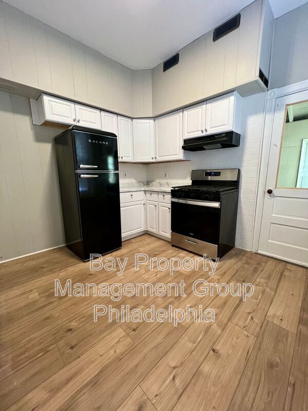 Building Photo - 502 Buttonwood St