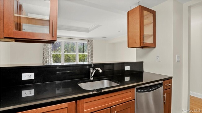 Building Photo - 225 Stanley Ave