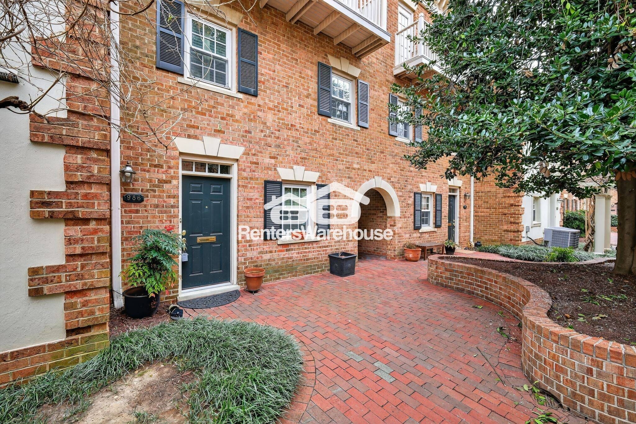 Building Photo - 986 N Royal St