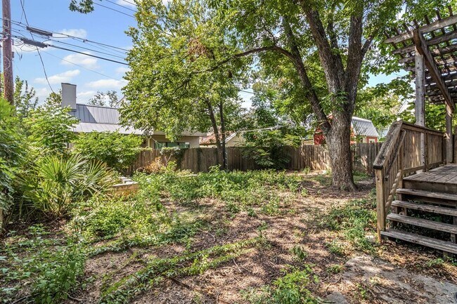 Building Photo - 4702 Rosedale Ave