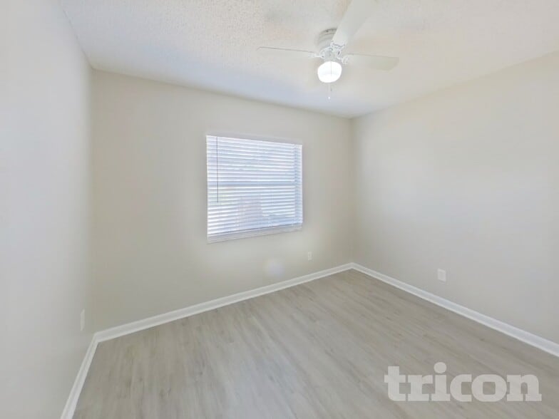 Building Photo - 309 Regal Park Dr