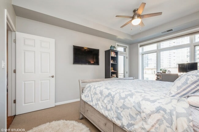 Building Photo - 657 W Fulton St