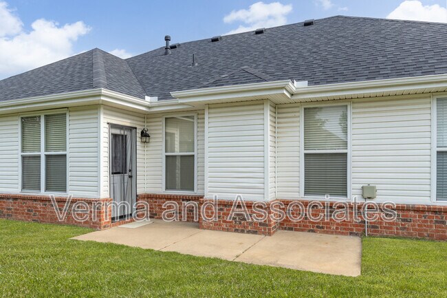 Building Photo - 4307 SW Fieldstone Blvd