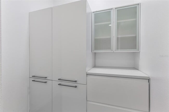 Building Photo - 19270 Fallglo Dr