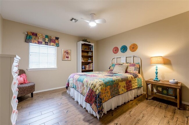 Building Photo - 1304 Lynnwood Dr