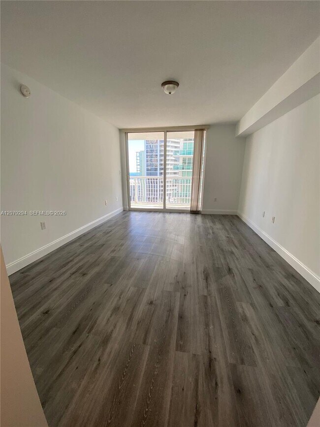 Building Photo - 1200 Brickell Bay Dr