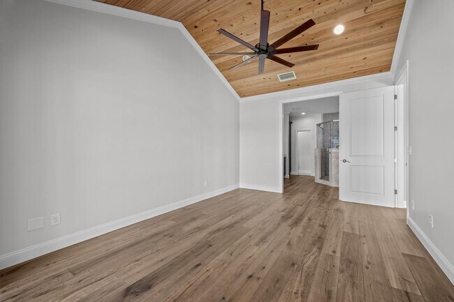 Building Photo - 3505 Harbor Dr