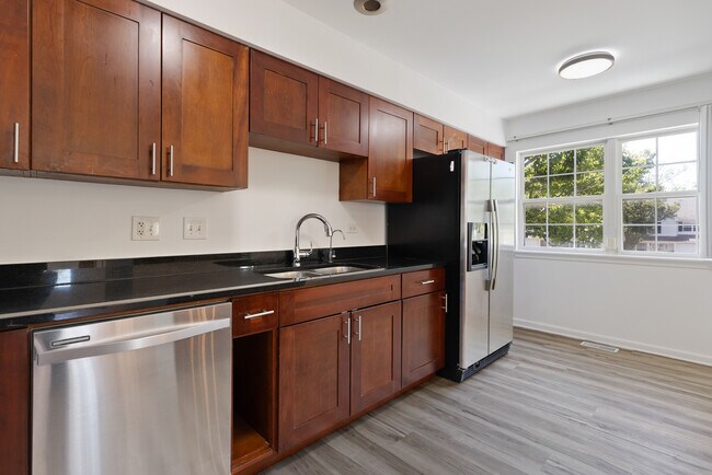Building Photo - 1113 Orleans Dr