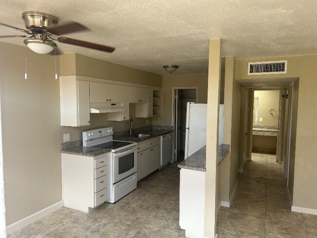Primary Photo - 1126 E Maryland Ave