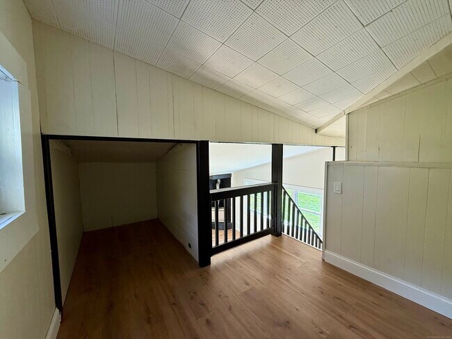 Building Photo - 41 Waterbury Rd