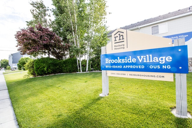 Building Photo - Brookside Village
