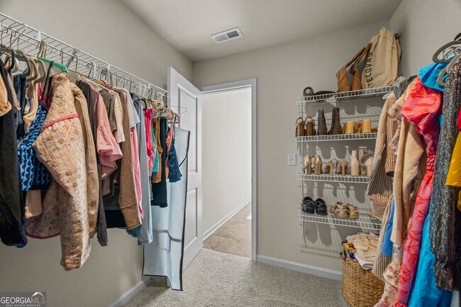 Building Photo - 550 Buxton Rd