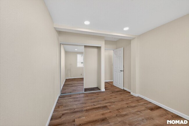 Building Photo - Bright & Modern 2-Bed Home with Ocean Glimpses in Prime Vista Location