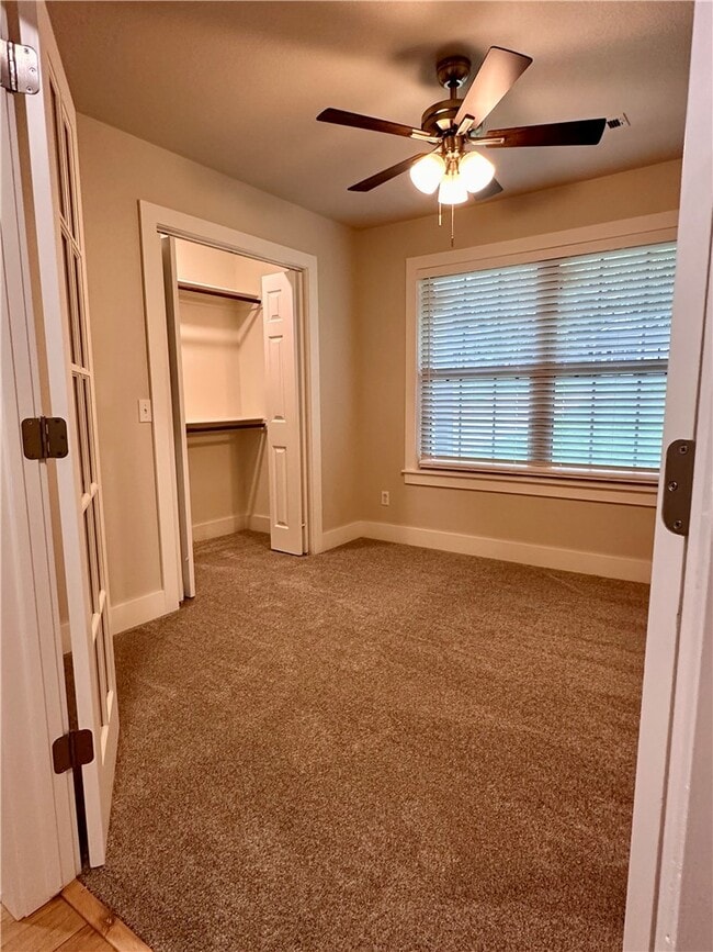 Building Photo - 2137 E Stanwyk Dr