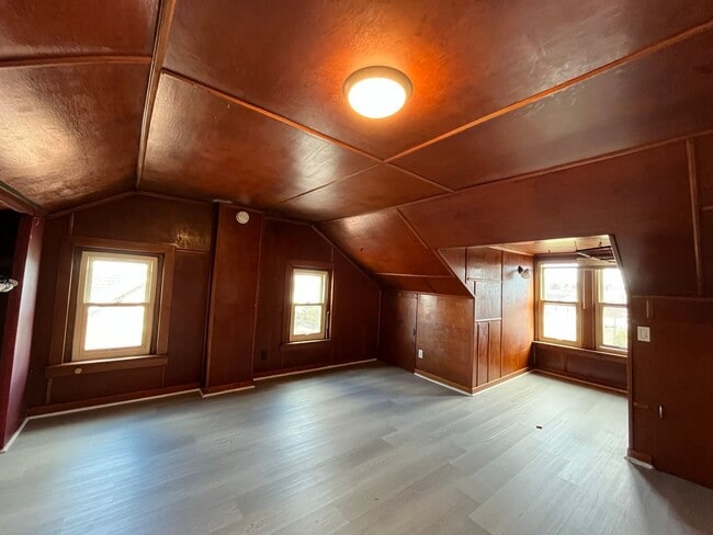 Building Photo - Beautifully remodeled single-family residence offers approximately 1,330 square feet of living sp...