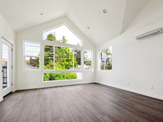 Building Photo - Spacious 3-Bedroom DADU with Private Balcony & Garage