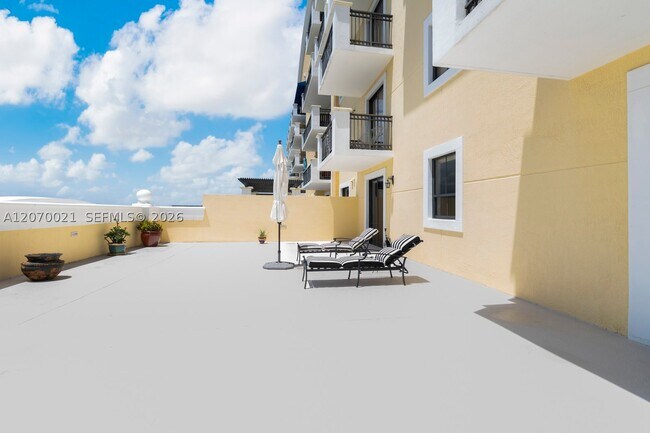 Building Photo - 8395 SW 73rd Ave