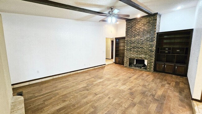 Building Photo - Four Bed/2 Bath Near Lake Hefner