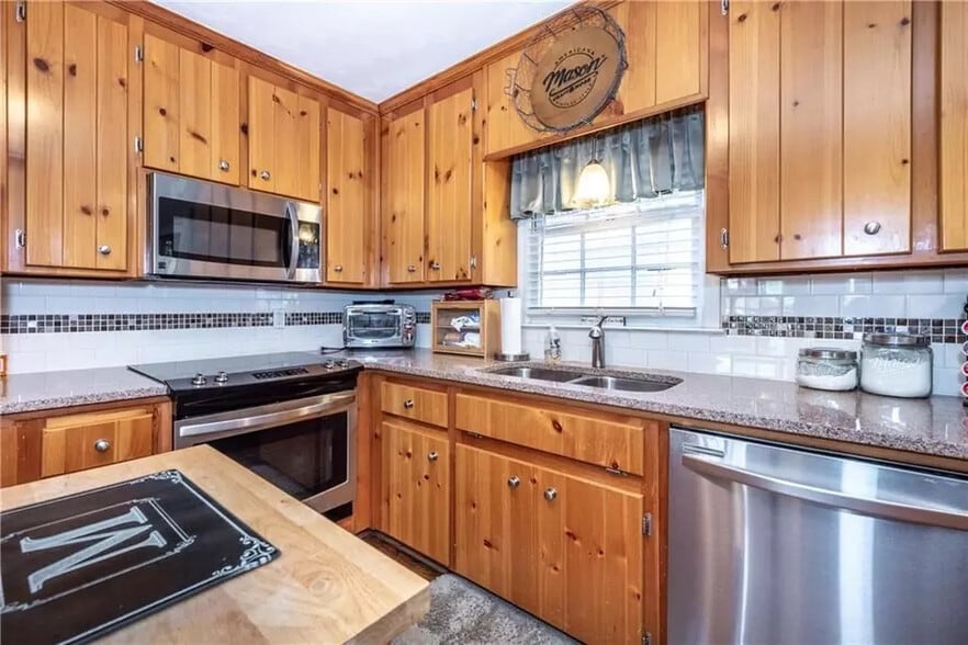 Building Photo - Room in Single Family Home on Morgan Rd