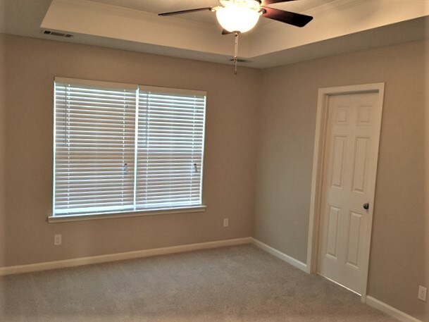 Building Photo - 307 Pebble Dr