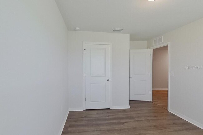 Building Photo - 1835 Nelson Rd N