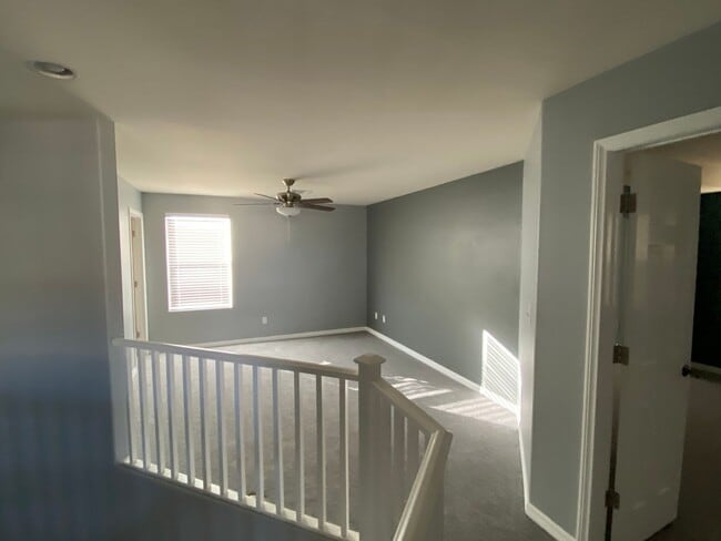 Building Photo - Gorgeous 4Bed/2.5Bath/2Car, 2-Story Residence with Loft in Mountains Edge Area gated Community!