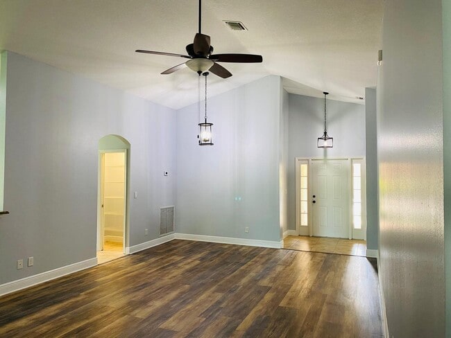 Building Photo - 9322 Breakers Row