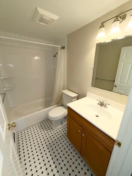 Building Photo - 28 Olney St