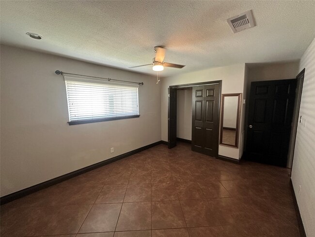 Building Photo - 12423 Woodlake Ln