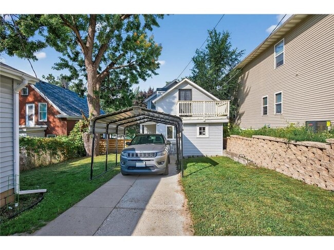 Building Photo - 884 Westminster St