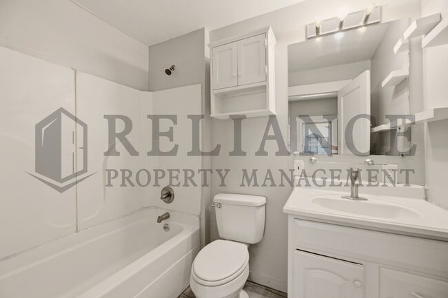 Building Photo - 619 Houser Dr