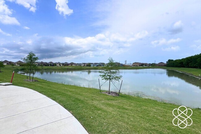 Building Photo - 835 Madrono Dr