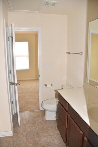 Full Bath - 11139 Derryrush Dr