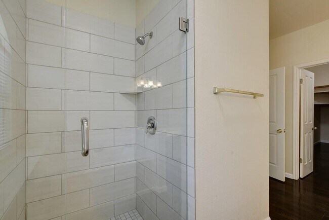 Building Photo - 6512 Walebridge Ln