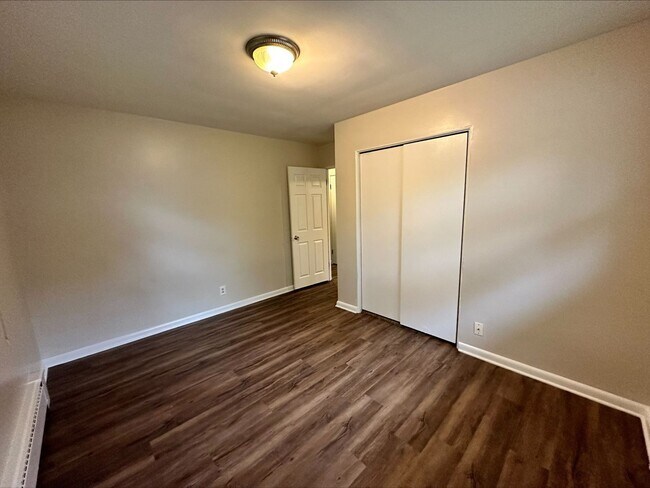 Building Photo - 3729-3731 Oakland Dr