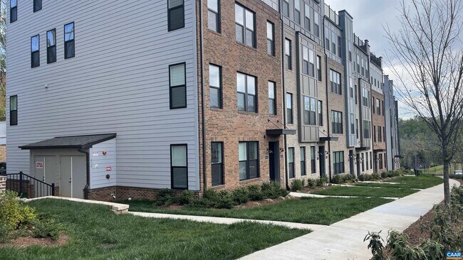 Building Photo - 622 Noush Ct