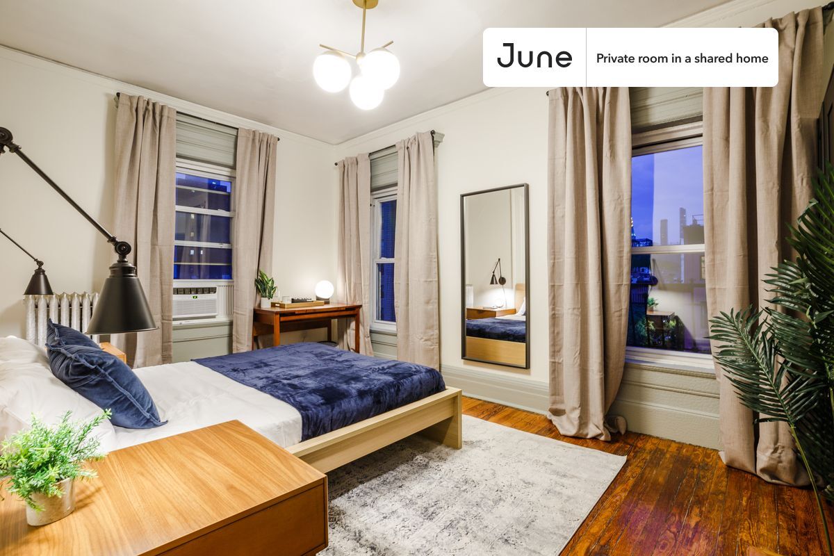 Building Photo - Private bedroom in 4 bed/1 bath Home