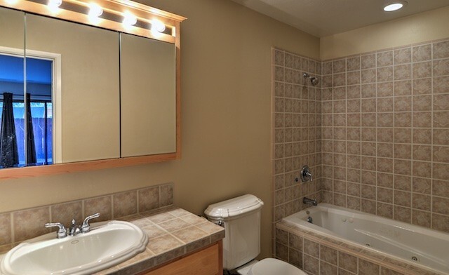 Building Photo - Incline Village: Condo - 3 Bedrooms, 2 Ful...