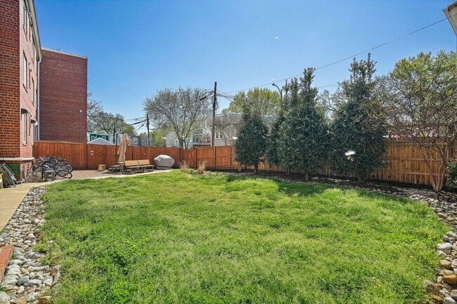 Building Photo - 420 16th St SE