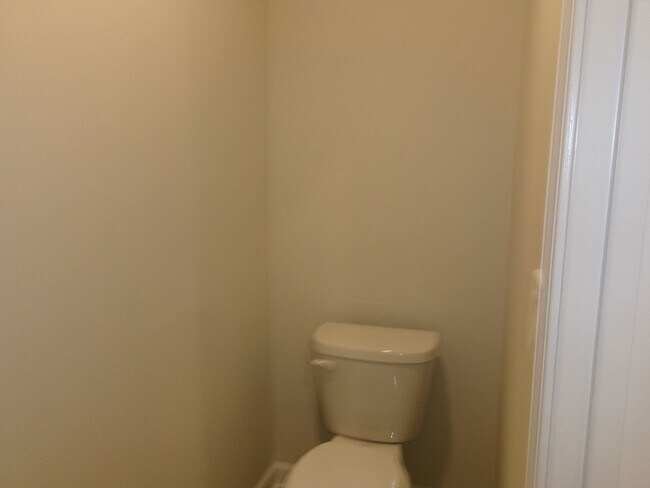 Building Photo - New 5 bedroom, 3 bath home in Clear Pond with pond view