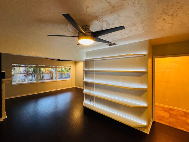 Building Photo - Elegant and Updated 3/2 Pool Home just min...