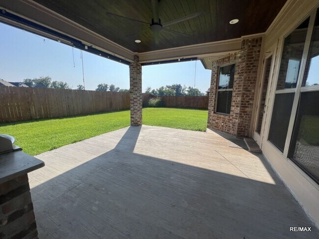 Building Photo - EXQUISITE HOME IN ST. CHARLES COURT OF NOR...