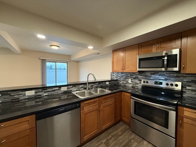 Building Photo - 612 S Chronicle Rd