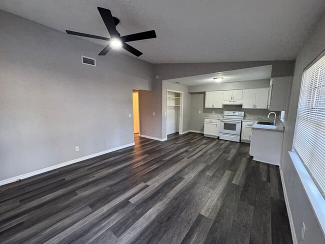 Building Photo - For Rent – 2 Bedroom, 2 Bathroom Duplex