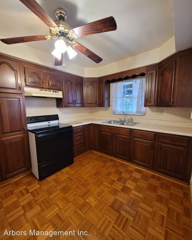 Building Photo - 2 br, 1.5 bath House - 227 Moffat Avenue